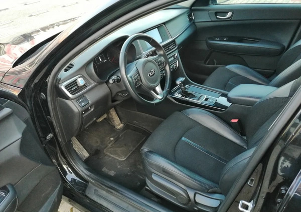 Kia Optima cena 50000 przebieg: 200000, rok produkcji 2017 z Warszawa małe 154